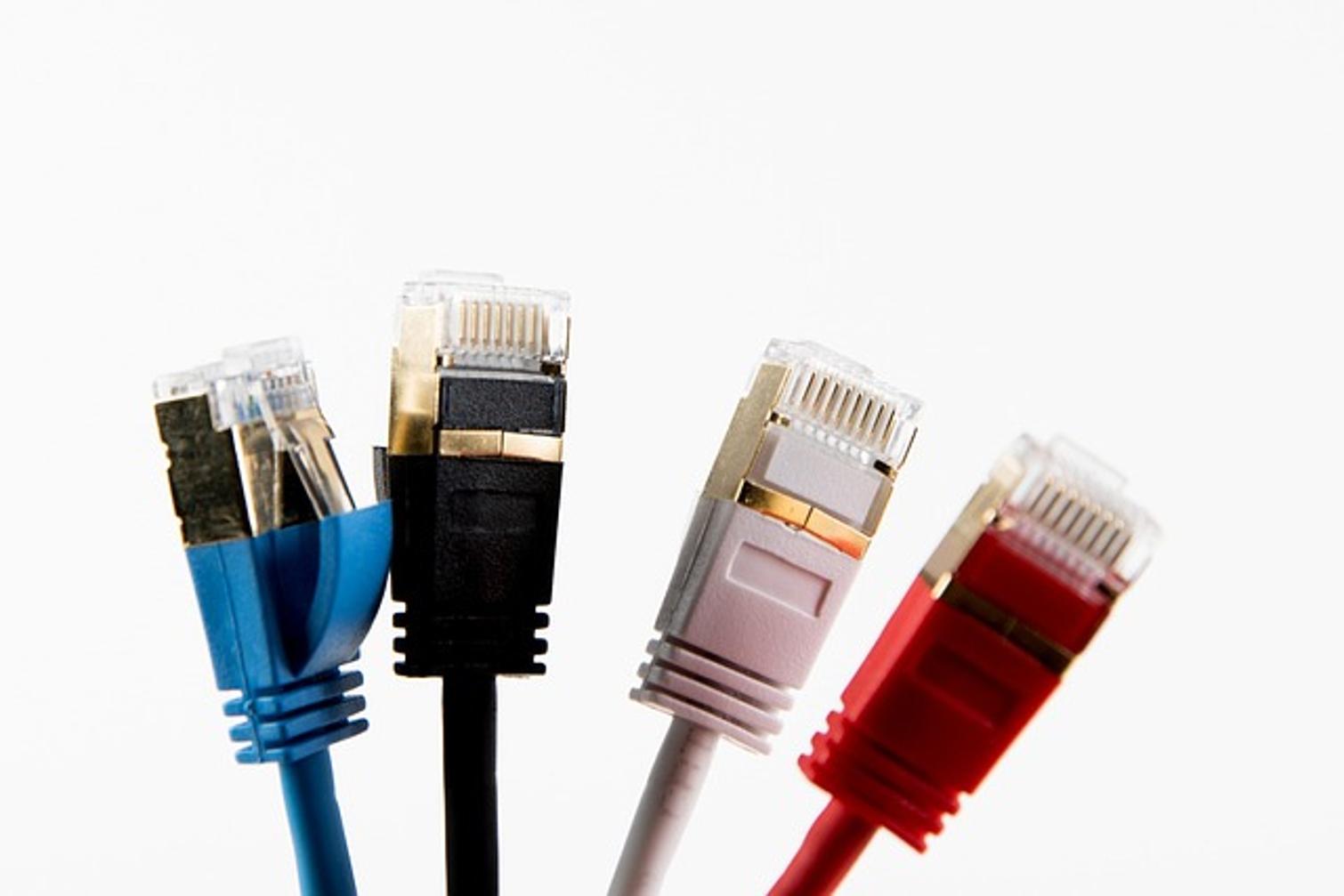 wie man ein Ethernet-Kabel mit dem Laptop verbindet