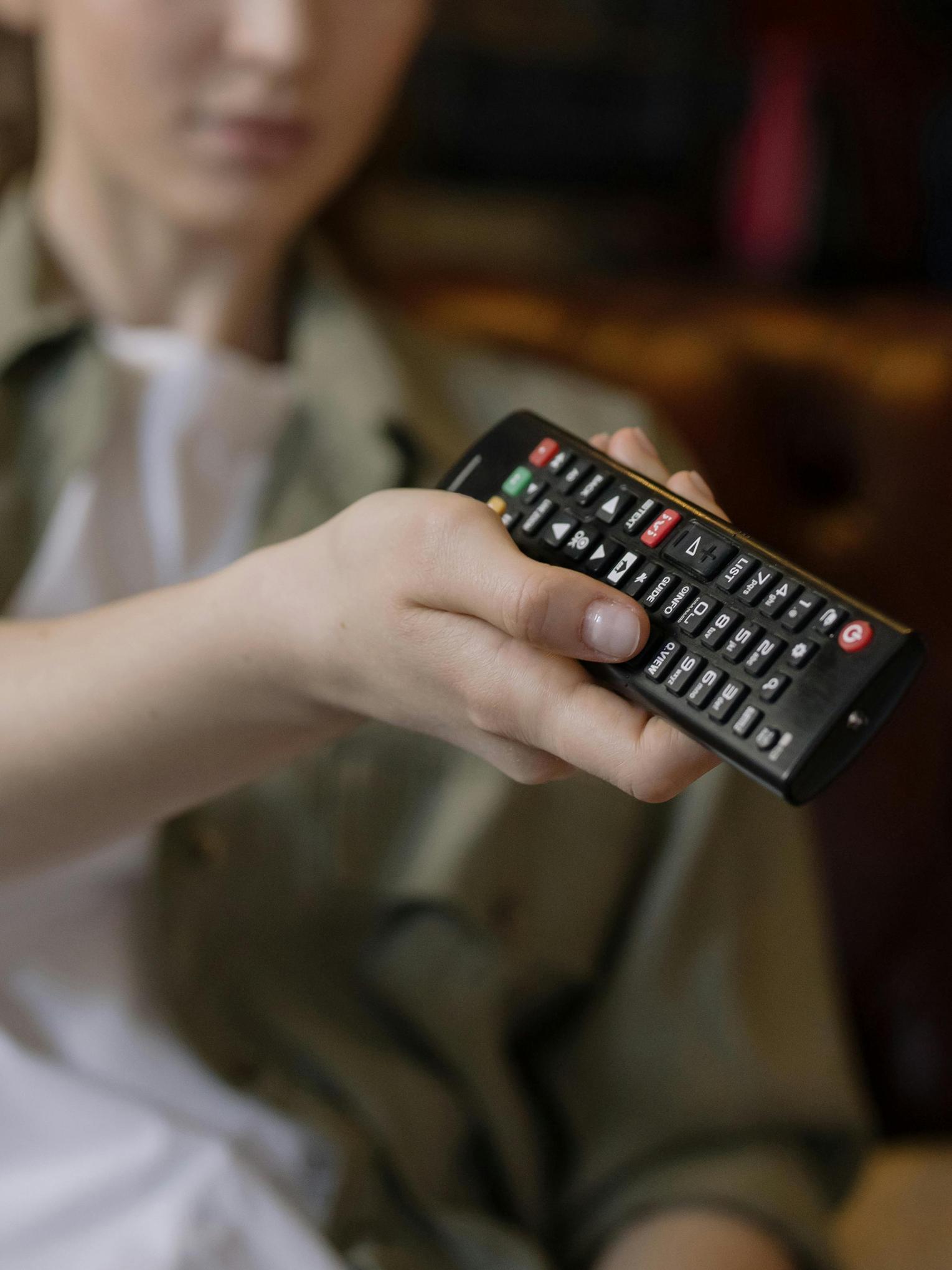Warum schaltet sich mein Hisense-Fernseher ständig aus?
